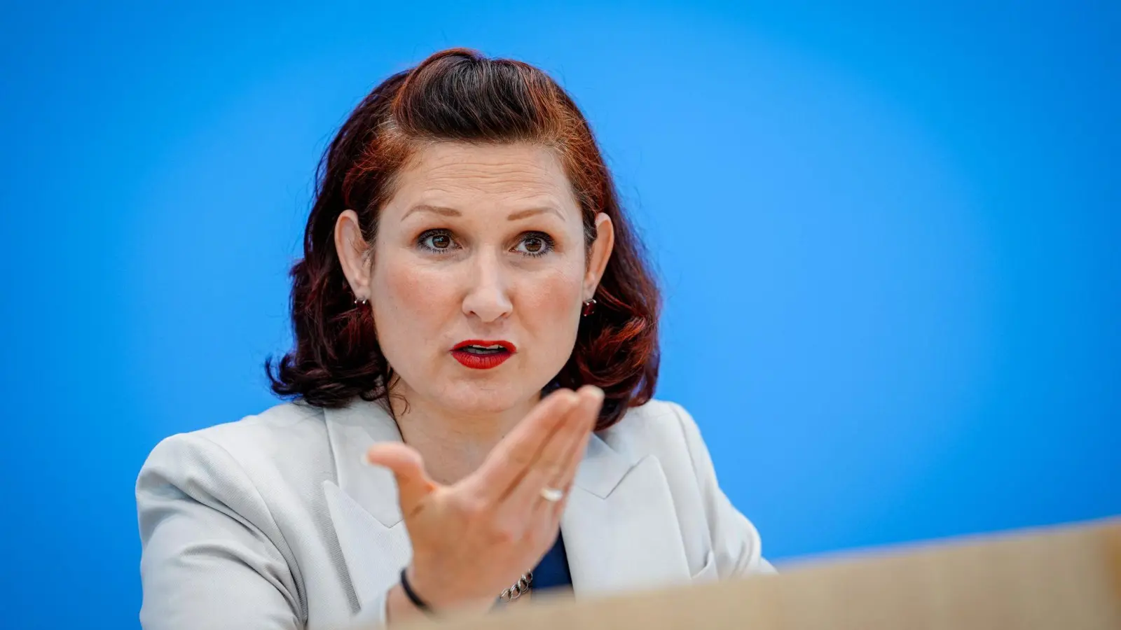 Die Zahl der Anfragen habe sich seit 2019 mehr als verdoppelt, sagte Ataman. (Foto: Kay Nietfeld/dpa)