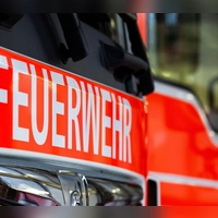 Zunächst mussten laut Feuerwehr Häuser evakuiert werden - die Bewohner konnten aber wieder zurück. (Symbolbild) (Foto: Soeren Stache/dpa)