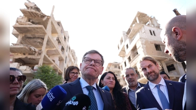 Außenminister Johann Wadephul (CDU) hatte vergangene Woche unter dem Eindruck schwerer Zerstörungen in einer Vorstadt von Damaskus Zweifel an einer raschen Rückkehr einer großen Zahl von syrischen Kriegsflüchtlingen geäußert. (Foto: Marcus Brandt/dpa)