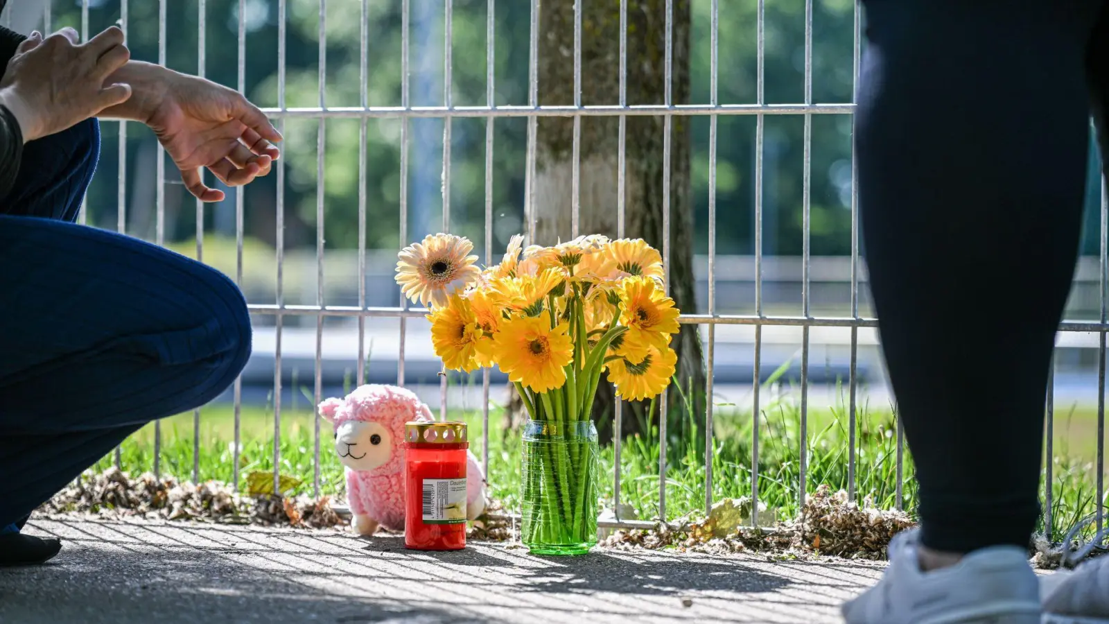 Die Polizei ermittelt wegen des toten Kindes.  (Foto: Jason Tschepljakow/dpa)