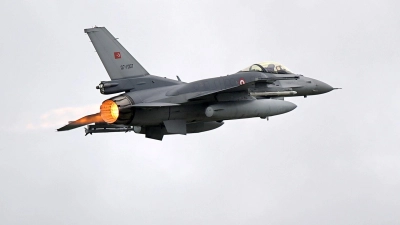 Ein Kampfflugzeug der türkischen Luftwaffe vom Typ F-16. (Symbolbild) (Foto: Ingo Wagner/dpa)