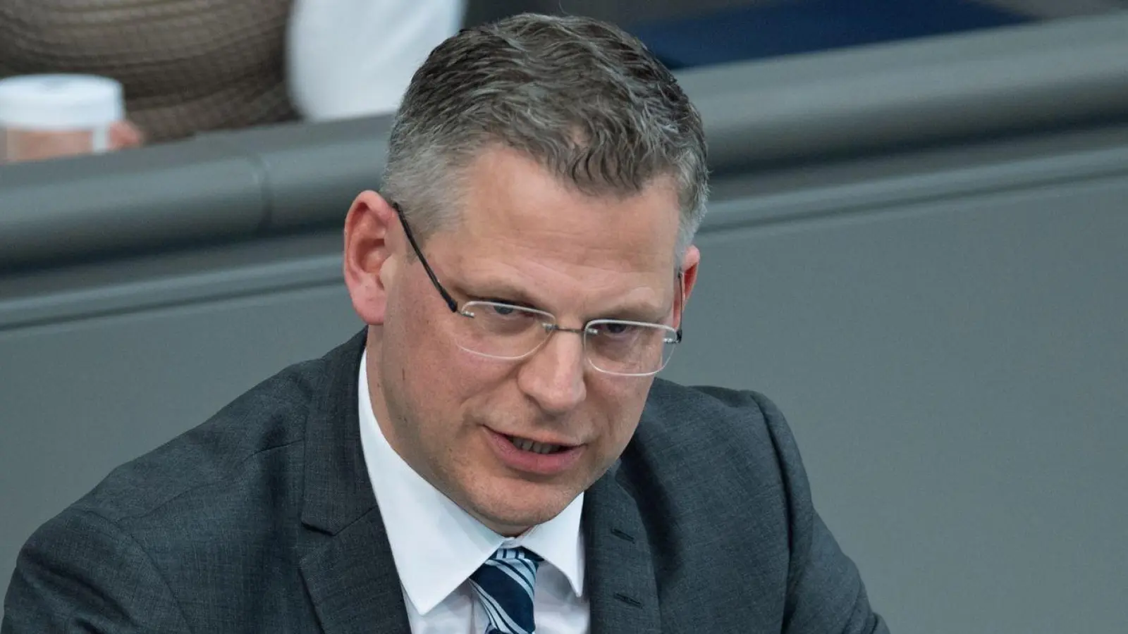 Christoph de Vries (CDU) über aktuelle Anschuldigungen gegen AfD-Politiker: „Jeder, der so etwas tut, ist übrigens kein Patriot, sondern ein Landesverräter.“ (Foto: Jonathan Penschek/dpa)