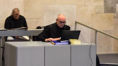 Das Gericht ist der Argumentation von Verteidiger Dr. Detlef Justen (rechts), der einen Freispruch forderte, nicht gefolgt. Es verhängte eine lebenslange Freiheitsstrafe für Tomasz T. (Foto: Irmeli Pohl)