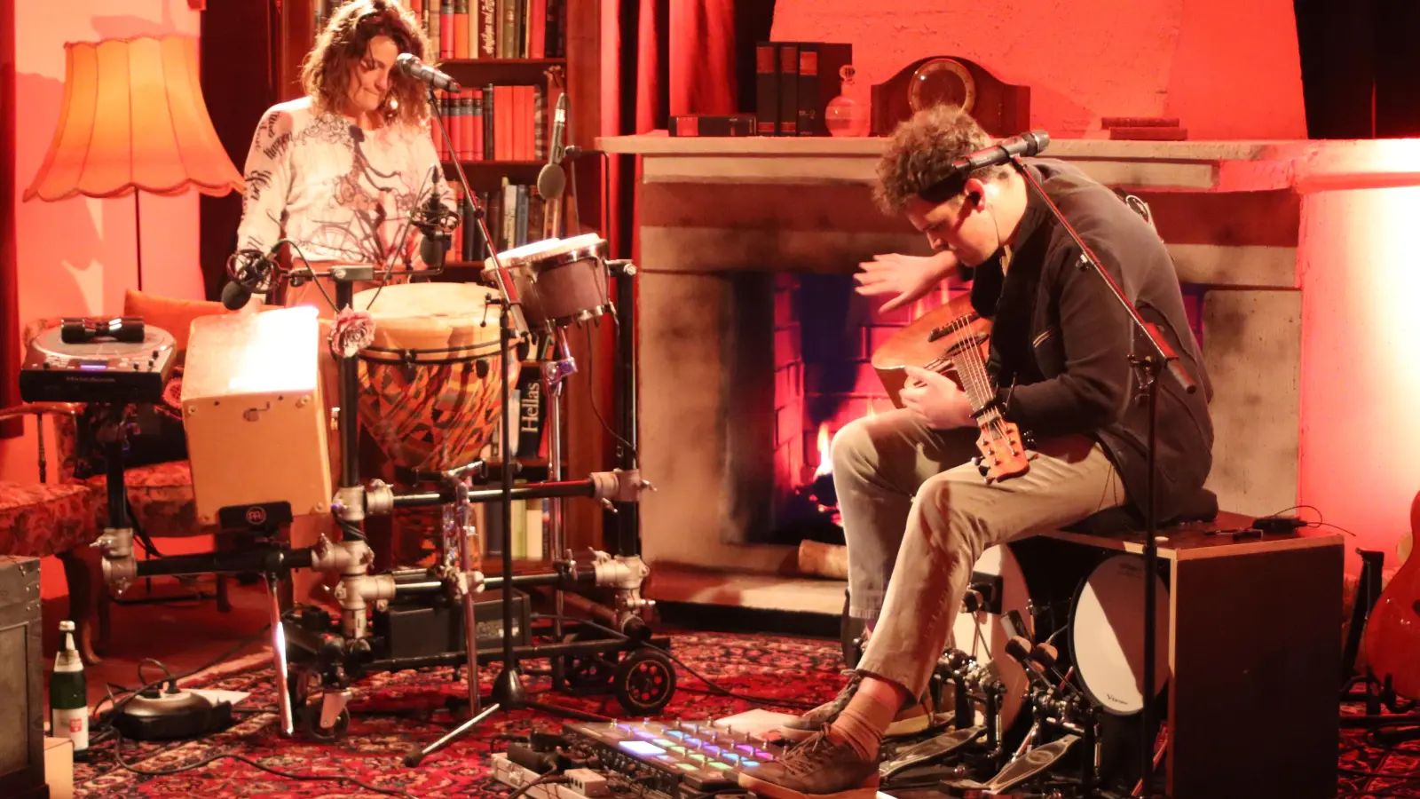 Die Soulfolk-Band „Spring Leaves &amp; Fire“ eröffnete den Märchenwald am Freitagabend. (Foto: Pauline Held)