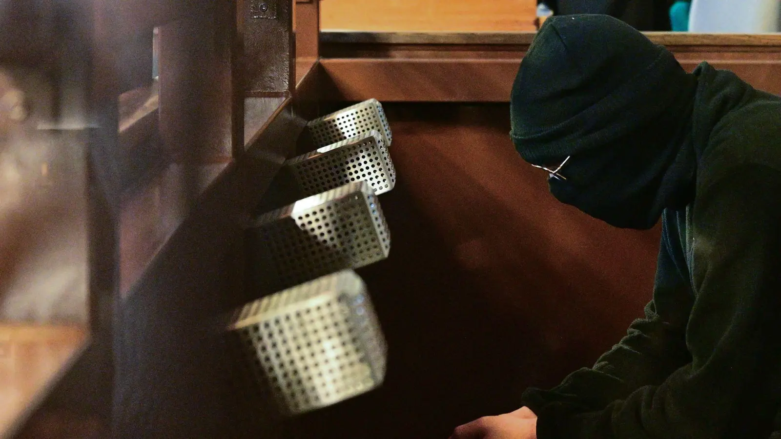 Der Angeklagte hatte vor Gericht zugegeben, „einen Menschen gegriffen“ und ihm einen großen Schnitt versetzt zu haben. (Archivbild)  (Foto: Sebastian Gollnow/dpa)