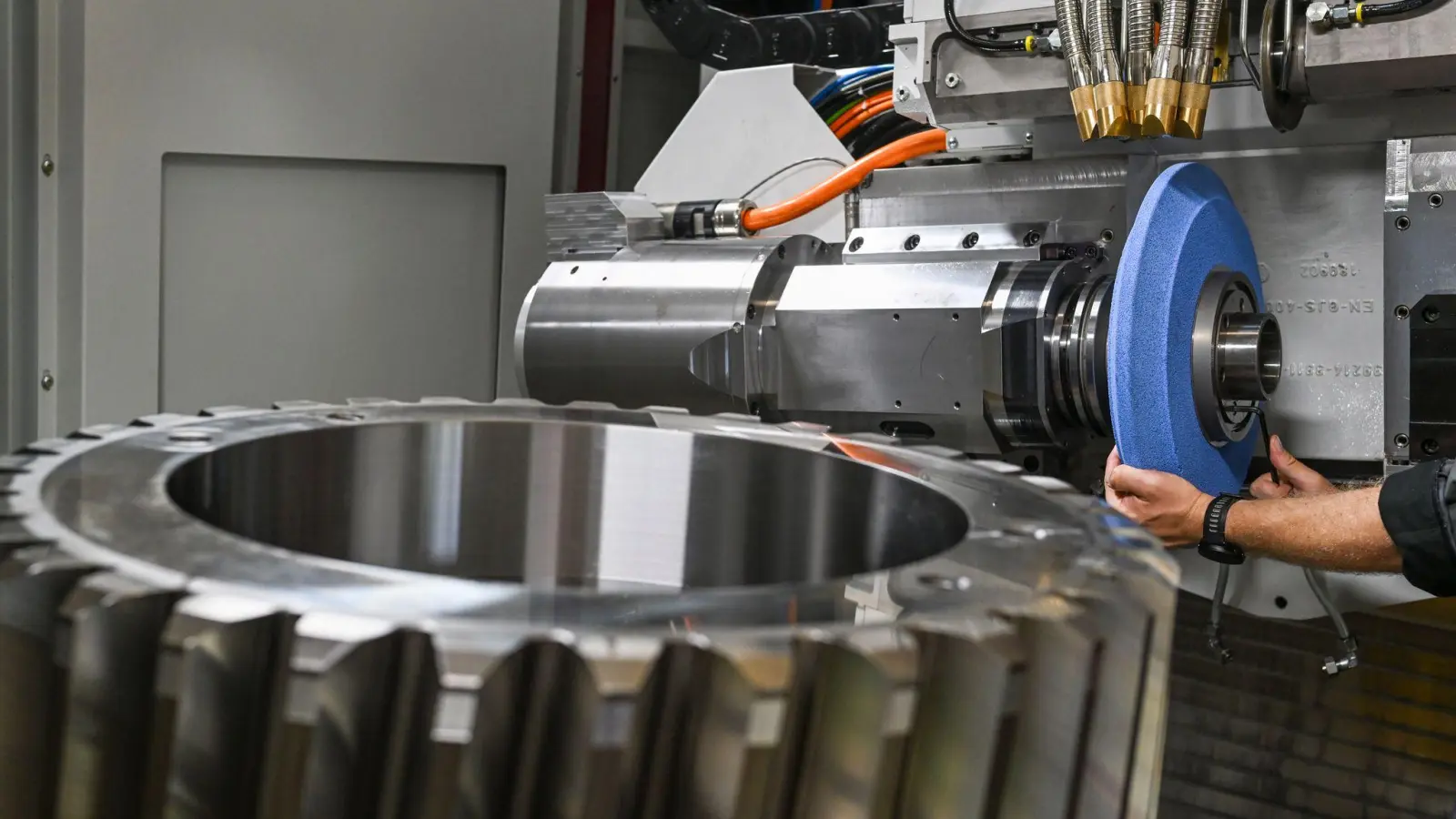 Der Maschinenbau ist eine der Branchen, in der China überholt hat.   (Foto: Jens Kalaene/dpa)