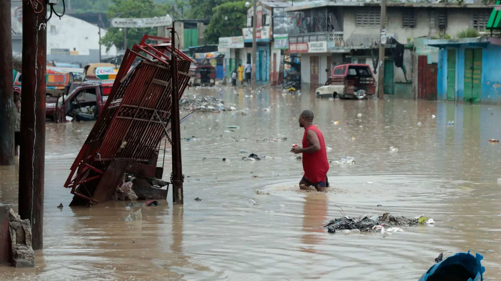 Überflutungen in Port-au-Prince. (Foto: Odelyn Joseph/AP)