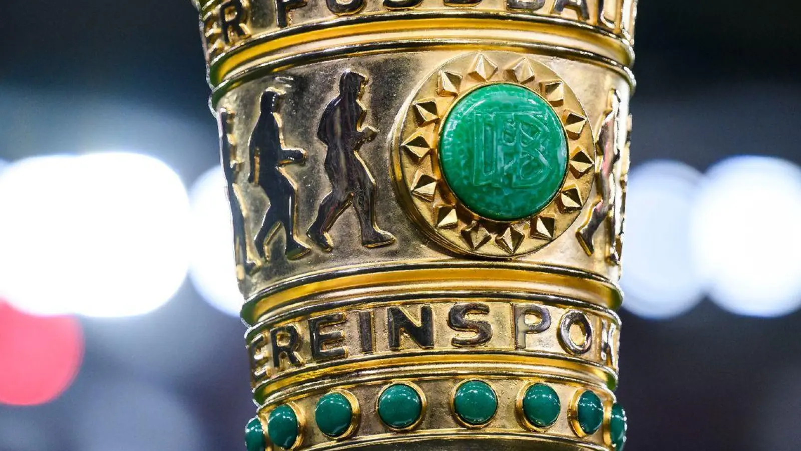 3,45 Millionen Euro erhielten der 1. FC Saarbrücken und der 1. FC Kaiserslautern allein für den Sprung in die Runde der letzten Vier. (Foto: Tom Weller/dpa)