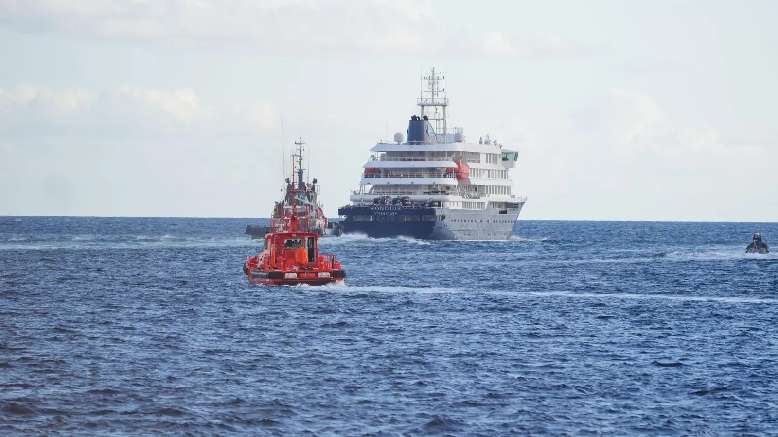 Die „Hondius“ hat den Hafen von Granadilla verlassen.  (Foto: Europa Press Canarias/EUROPA PRESS/dpa)
