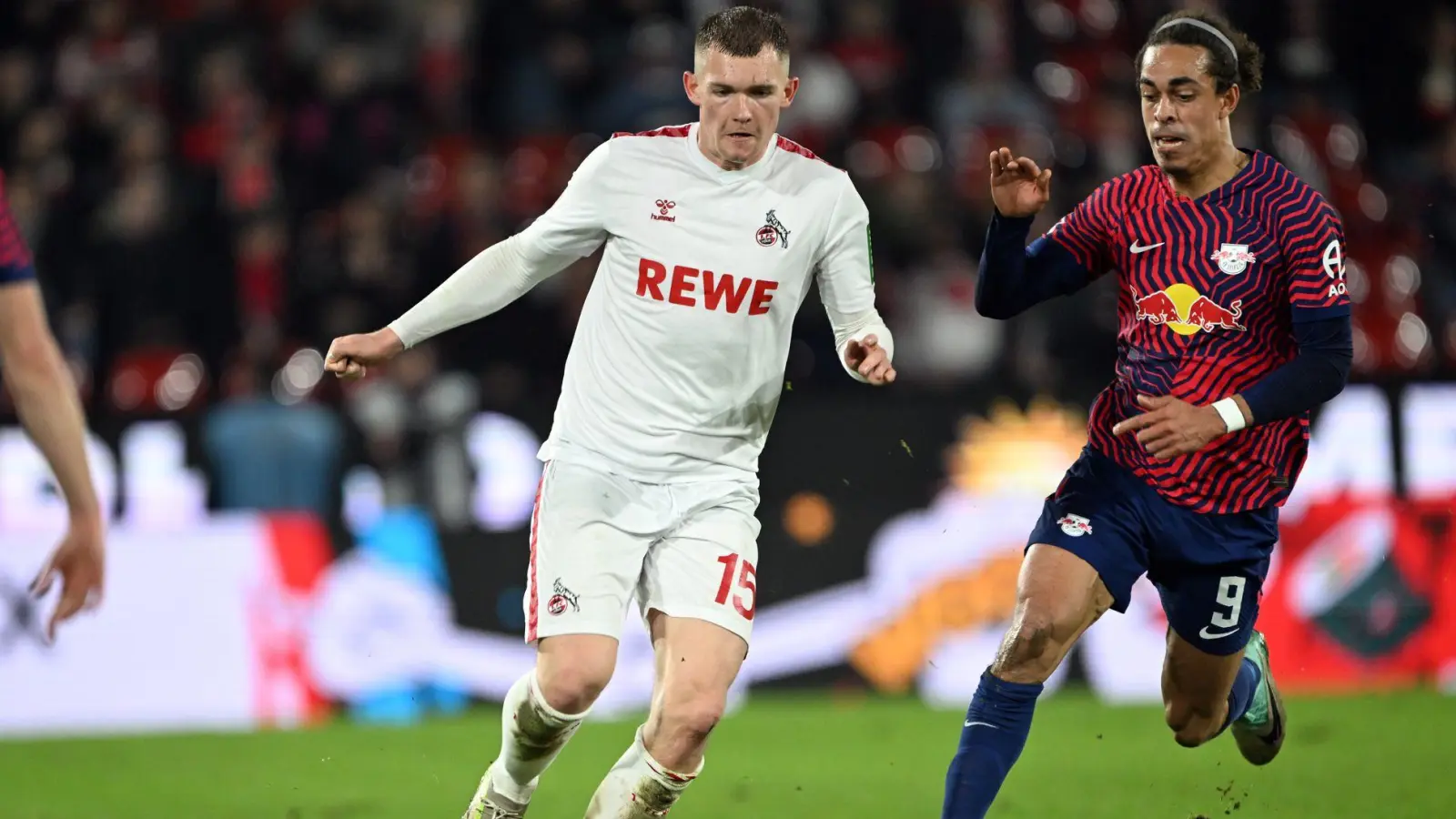 Luca Kilian (l) in seinem bis dato letzten Bundesligaspiel. (Foto: Federico Gambarini/dpa)