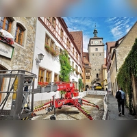 Die Großbaustelle in der Georgengasse wurde jetzt um den Weißen Turm erweitert. Seit Montag ist dort keine Durchfahrt mehr möglich. (Foto: Jürgen Binder)