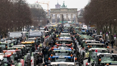 Traktoren bis zum Brandenburger Tor: Der  Deutsche Bauernverband hat zur Demo „Zu viel ist zu viel! Jetzt ist Schluss!“ aufgerufen. (Foto: Fabian Sommer/dpa)