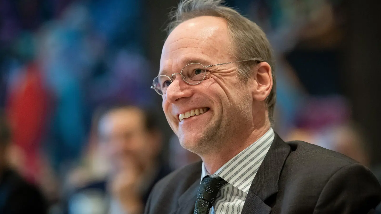  Der Augsburger Schulpädagoge Zierer warnt vor KI im Unterricht. (Archivbild) (Foto: Sina Schuldt/dpa)