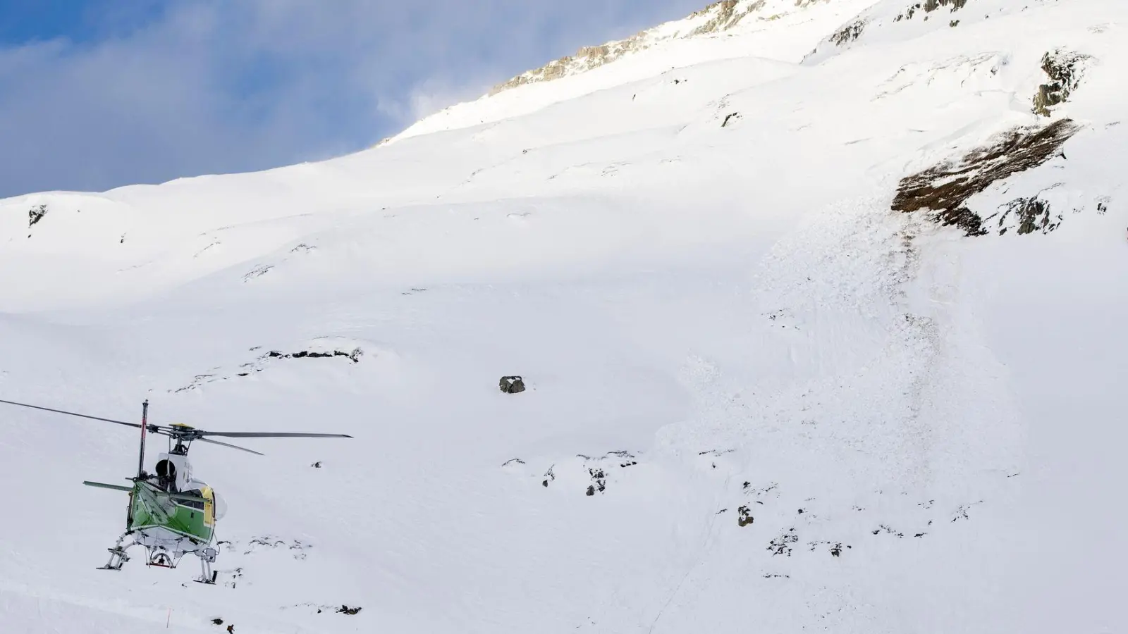 In Österreich ist ein Zwölfjähriger bei einem Lawinenunglück gestorben. (Symbolbild) (Foto: Urs Flueeler/KEYSTONE/dpa)