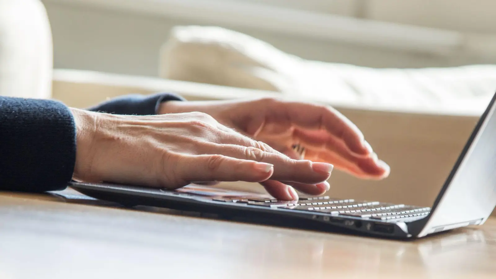 Jemandem den Zugriff auf eine E-Mail entziehen - oder sogar eine Nachricht zurückholen? Das geht unter bestimmten Voraussetzungen mit Gmail. (Foto: Christin Klose/dpa-tmn)