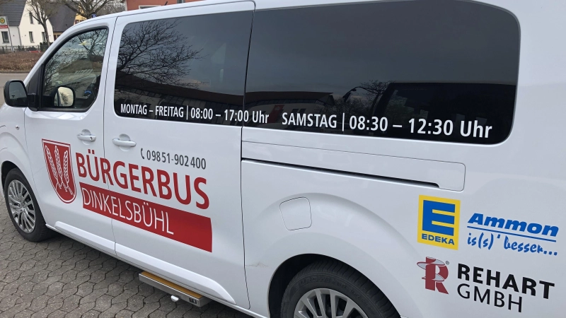 Der Bürgerbus fährt in Dinkelsbühl künftig auch samstags. So soll der Wegfall zweier Stadtbuslinien kompensiert werden. (Foto: Martina Haas)