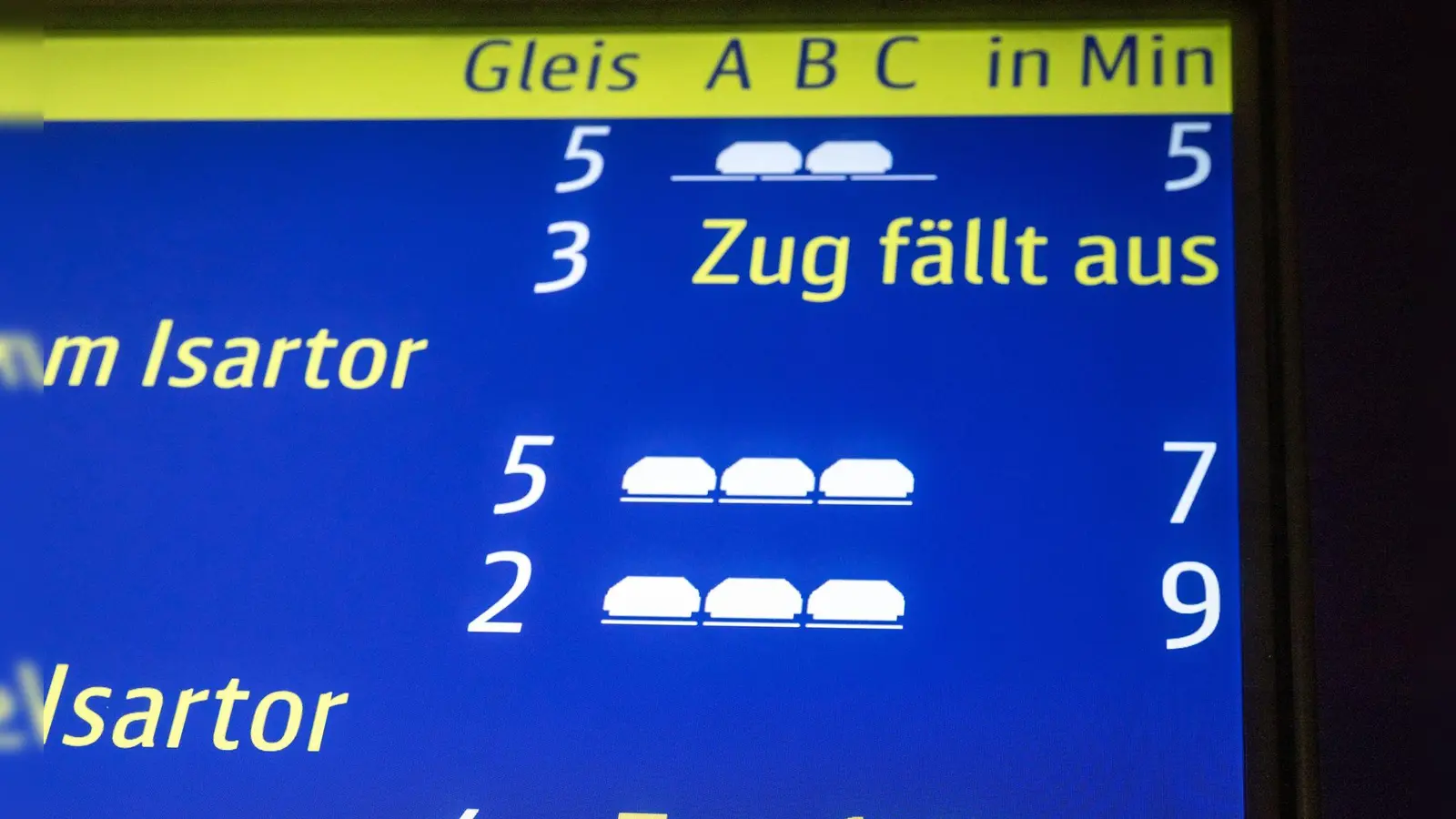 Kurzzeitig legt der Betrunkene mit seiner Aktion den S-Bahnverkehr in München lahm. (Symbolbild) (Foto: Peter Kneffel/dpa)