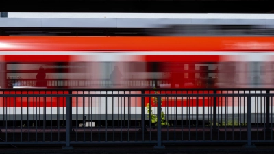 Aufgrund von Reparaturen an einer Oberleitung kommt es in München zu Einschränkungen im Regional- und S-Bahn-Verkehr. (Symbolbild) (Foto: Sven Hoppe/dpa)