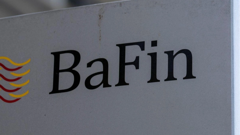 Die Bafin brummt VW eine Millionenstrafe auf.  (Foto: Boris Roessler/dpa/dpa-tmn)