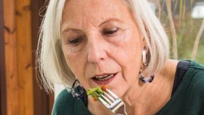Ausreichend Proteine: Menschen mit einer COPD sollten hochwertige Eiweißquellen wie Milchprodukte, Fisch, Eier oder Tofu in ihre Ernährung einbauen. (Foto: Christin Klose/dpa-tmn)