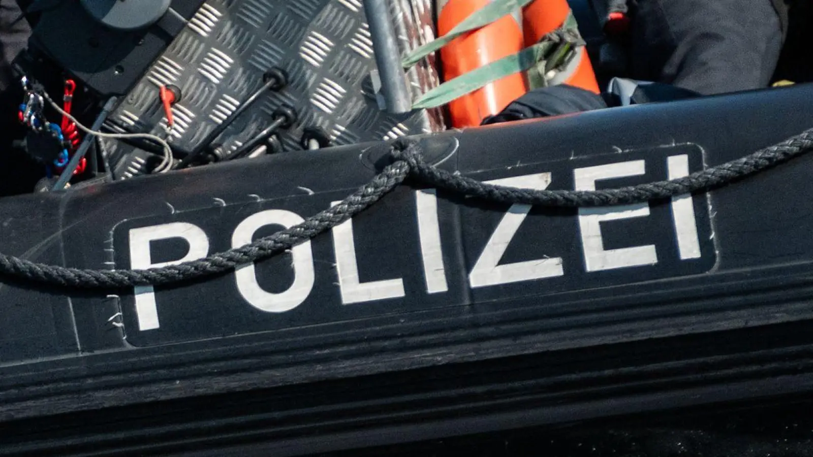 Zahlreiche Einsatzkräfte suchten nach der vermissten Frau auf dem Bodensee. (Symbolbild) (Foto: Silas Stein/dpa)