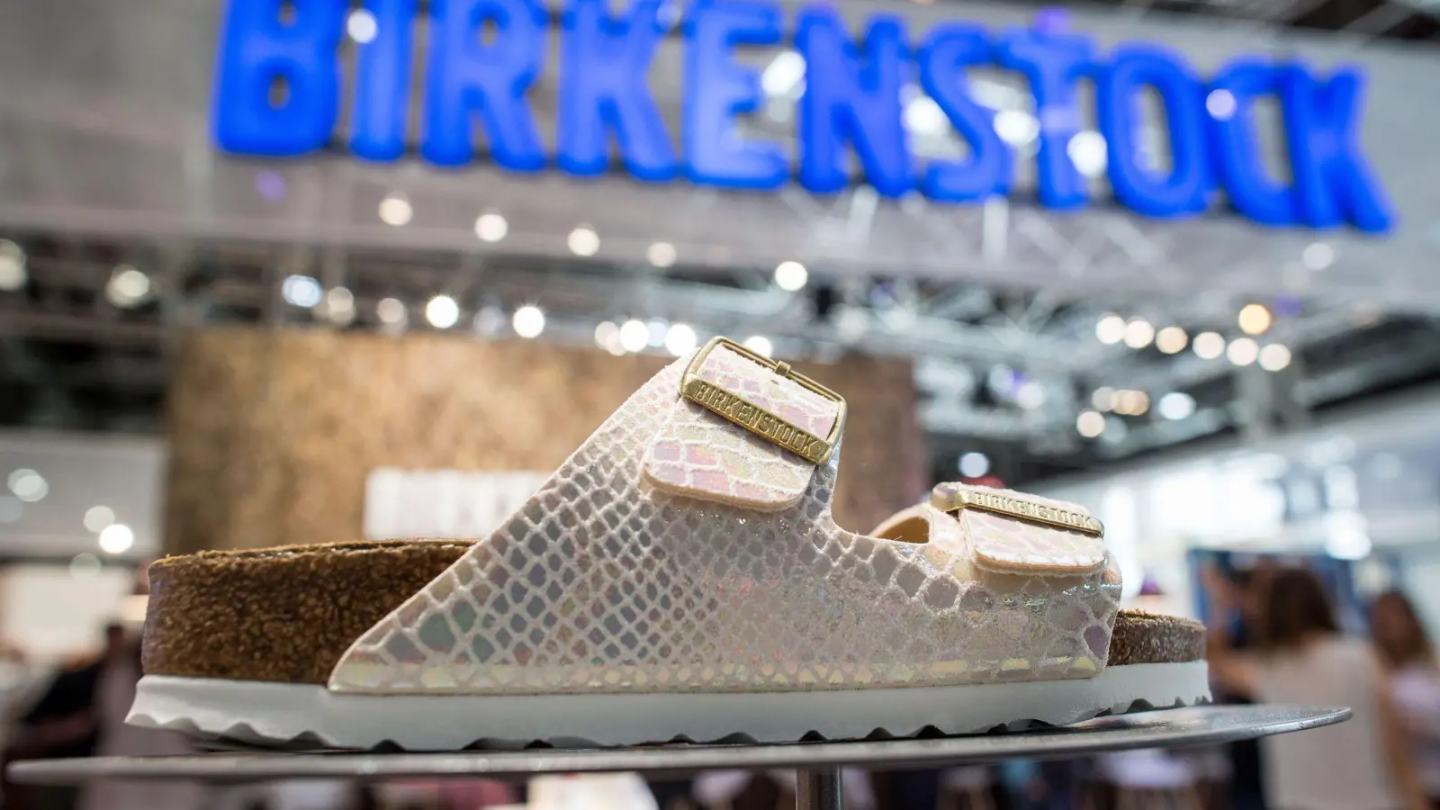 Schuh mit Tradition: Die Ursprünge von Birkenstock reichen nach Unternehmensangaben fast 250 Jahre bis 1774 zurück. (Foto: Maja Hitij/dpa)