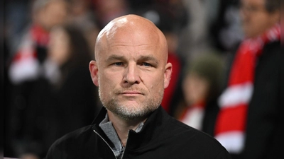 Rouven Schröder stärkte Trainer Eugen Polanski den Rücken. (Foto: Soeren Stache/dpa)