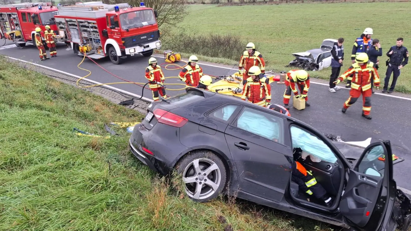 Die Unfallstelle bei Oberscheinfeld wurde gesperrt, (Foto: Feuerwehr Scheinfeld)