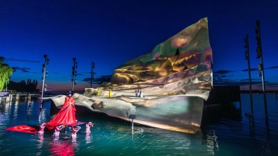 Puccinis „Madame Butterfly“ auf der Seebühne in Bregenz. (Foto: Dietmar Stiplovsek/APA/dpa)