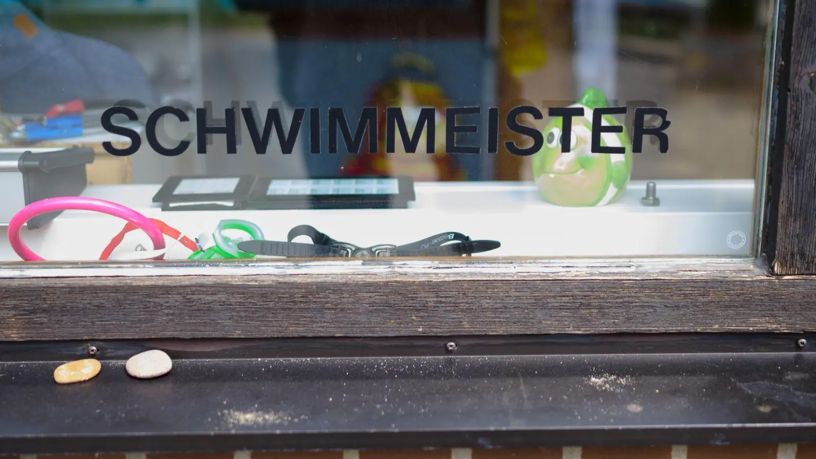 Der Bundesverband Deutscher Schwimmmeister fordert schärfere Regeln für Kinder und Jugendliche, die nicht gut schwimmen können. (Symbolbild) (Foto: Philipp Schulze/dpa)