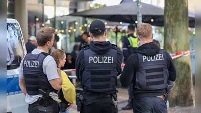 Mitten in der belebten Essener Innenstadt haben maskierte Männer einen Häftling befreit, der in eine Arztpraxis gebracht werden sollte. (Foto: Matthias Rosenkranz/dpa)