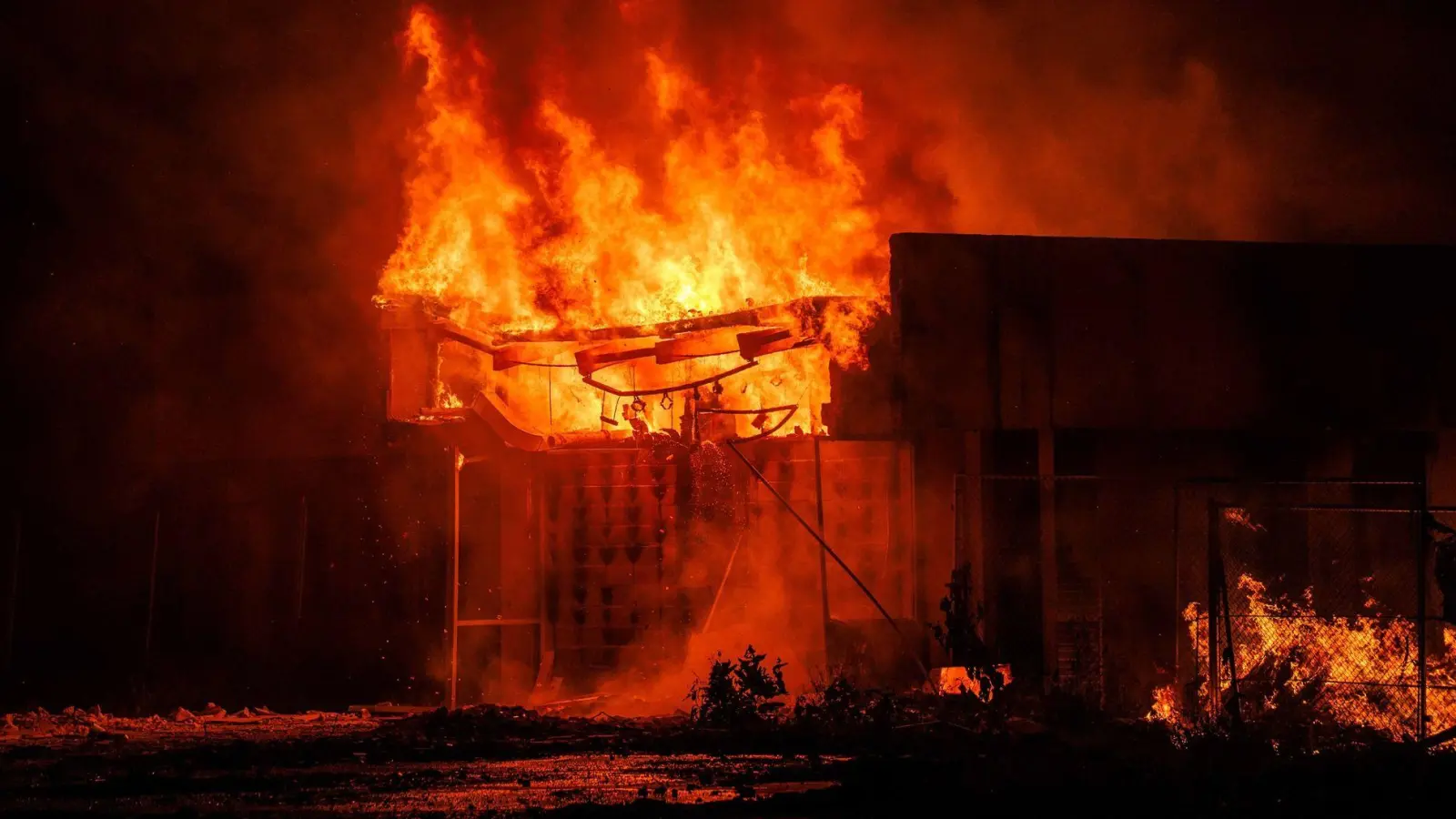 Was das Feuer genau auslöste, ist noch unklar. (Foto: Chewy Lin/AAP/dpa)