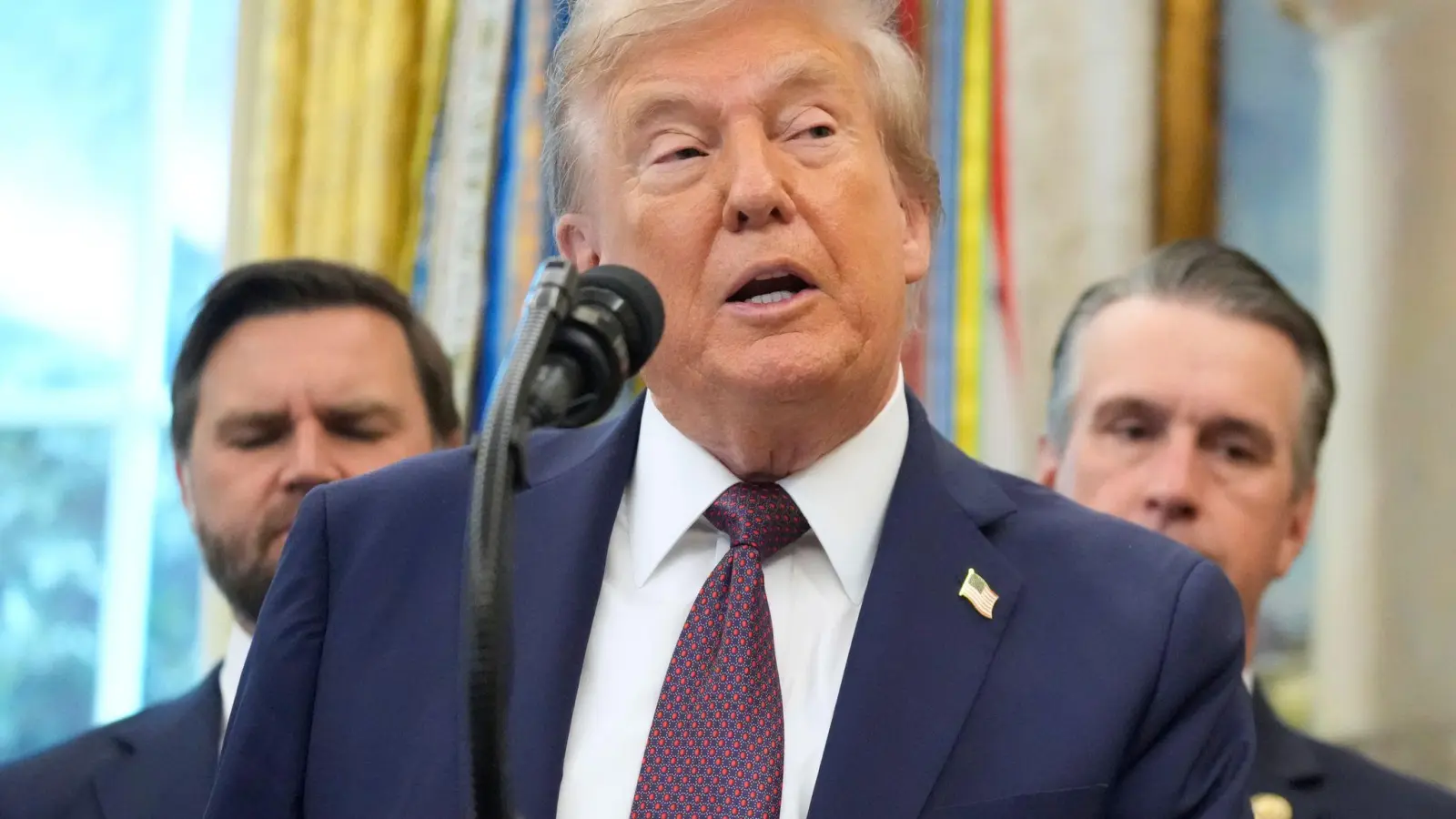 Trump kämpft gegen Drogenkartelle.  (Foto: Mark Schiefelbein/AP/dpa)