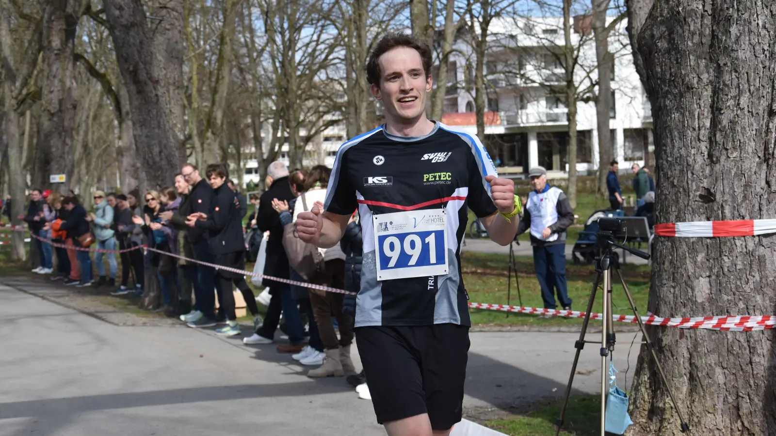 Einsames Rennen: Tom Bößendorfer entschied den 10-Kilometer-Lauf souverän für sich. (Foto: Jörg Behrendt)