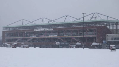 Ob hier am Samstag gespielt werden kann? Das Millerntorstadion des FC St. Pauli (Foto: Christian Charisius/dpa)