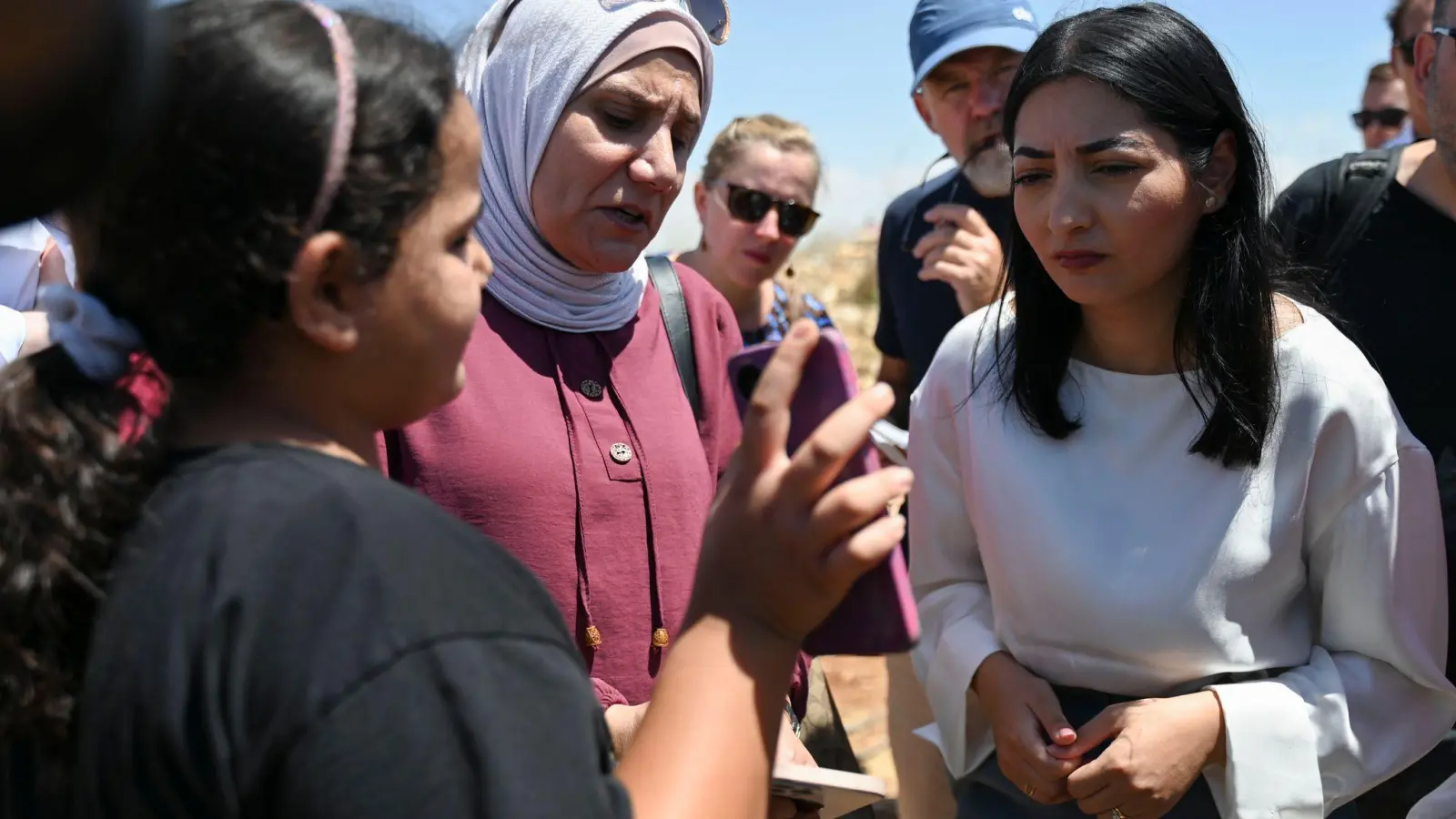 Die Bundesministerin tauschte sich im Westjordanland mit einer Familie aus. (Foto: Katharina Kausche/dpa)