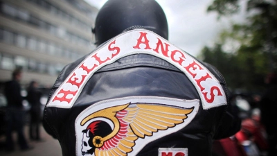 Der Mann soll vor elf Jahren in einer Kölner Kneipe als Chef der Kölner Hells Angels einen 29-Jährigen erschossen haben. (Symbol) (Foto: picture alliance / Fredrik von Erichsen/dpa)