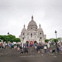 Ab diesem Sommer können Touristen auf der Metrolinie 14 und an der Standseilbahn Montmartre und in vielen Pariser Bussen ihre Tickets direkt mit einer Bankkarte kaufen. (Foto: picture alliance / dpa)