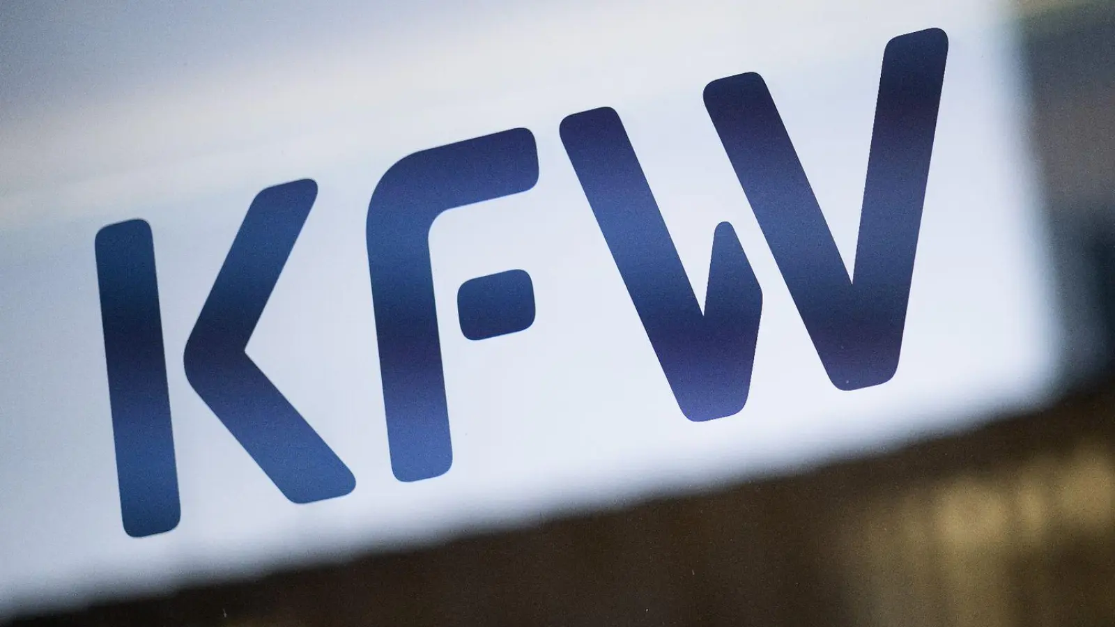 Die staatliche Förderbank KfW hat Post-Aktien verkauft. (Foto: Sebastian Gollnow/dpa)