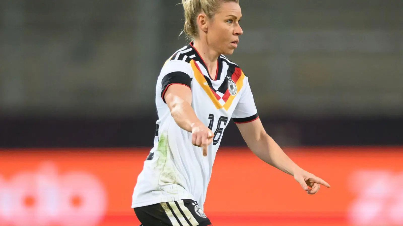 Weiter Bayern-Dirigentin: Linda Dallmann. (Archivbild) (Foto: Robert Michael/dpa)