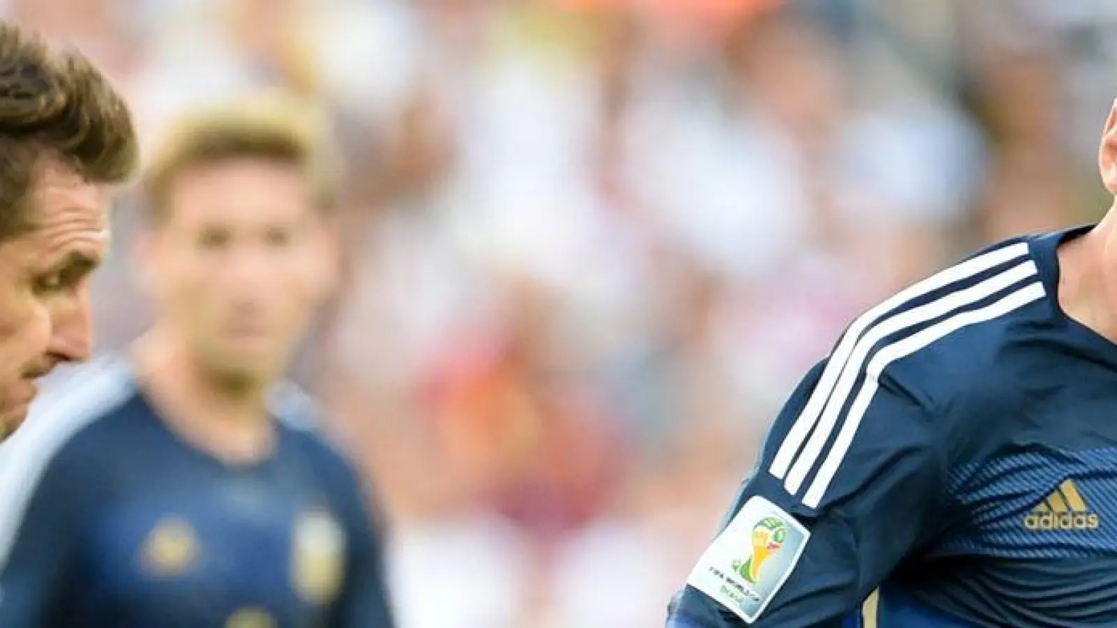 Seltenes Duell im WM-Finale 2014: Lionel Messi (r) und Miroslav Klose. (Archivbild) (Foto: picture alliance / dpa)