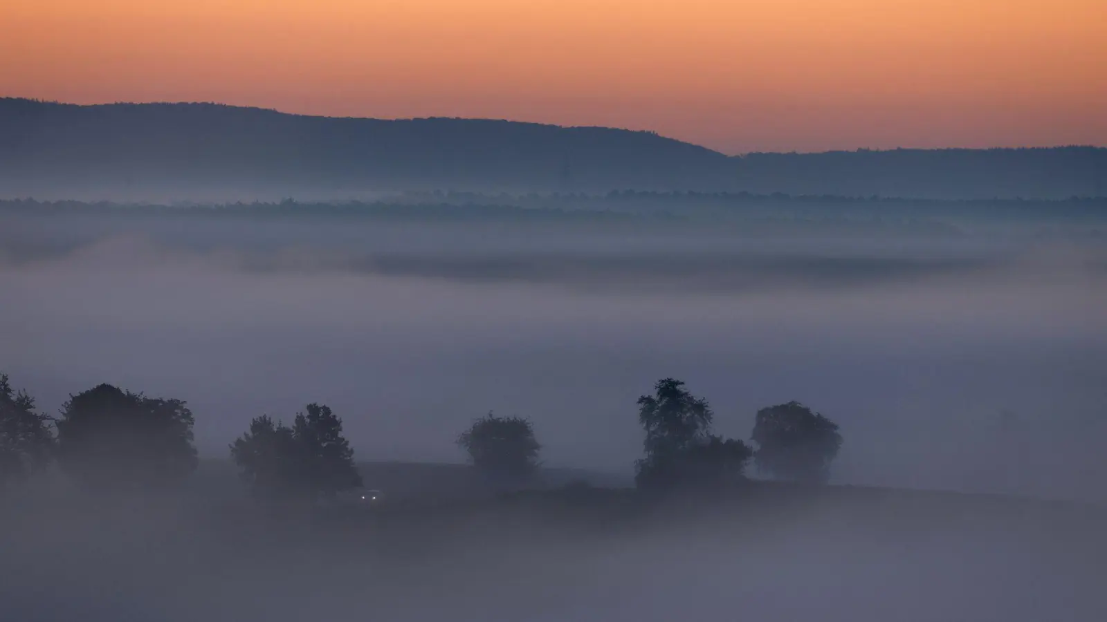 Wenn der Nebel weg ist, wird es in weiten Teilen Bayerns freundlich. (Archivbild) (Foto: Karl-Josef Hildenbrand/dpa)