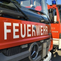 Muss die Feuerwehr zu einem Einsatz ausrücken, werden die Einsatzkräfte künftig still alarmiert. Möglich ist dies durch eine digitale Umrüstung, die sich die Stadt Ansbach viel Geld hat kosten lassen. (Foto: Robert Maurer)