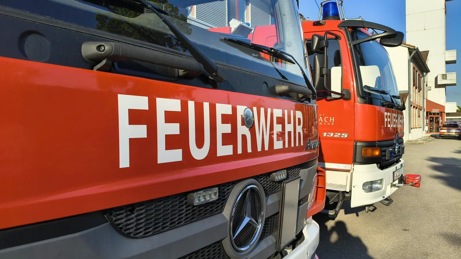 Muss die Feuerwehr zu einem Einsatz ausrücken, werden die Einsatzkräfte künftig still alarmiert. Möglich ist dies durch eine digitale Umrüstung, die sich die Stadt Ansbach viel Geld hat kosten lassen. (Foto: Robert Maurer)