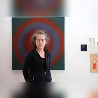 Lässt sich für ihre Arbeiten von Materialien inspirieren: die Künstlerin Salomea. (Foto: Martina Kramer)