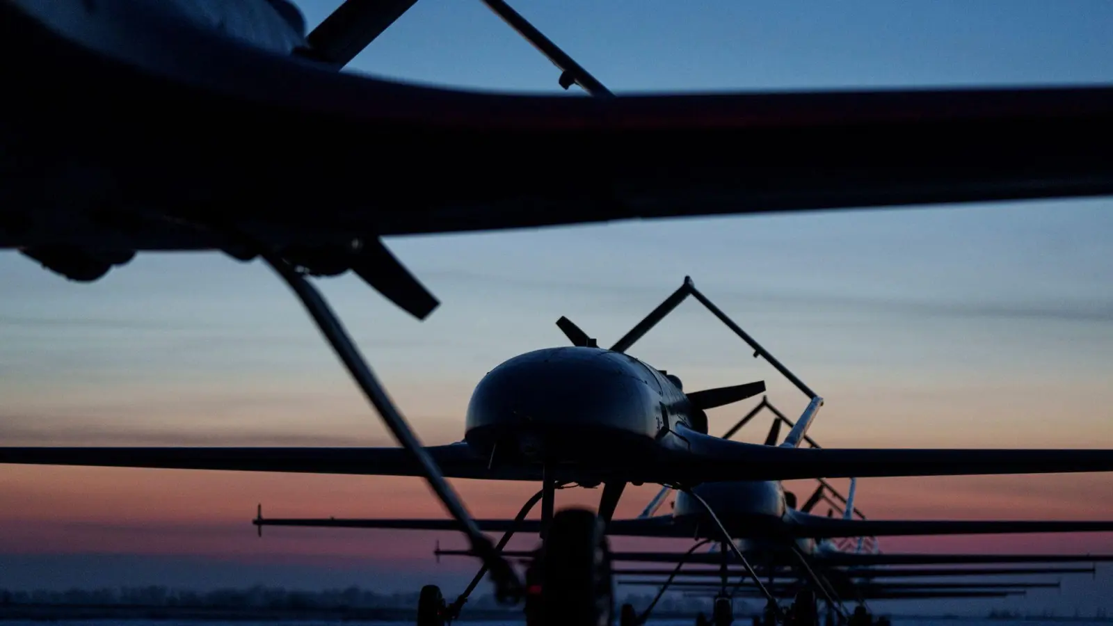 Die EU unterstützt die Drohnenproduktion in der Ukraine mit einer Milliardensumme. (Archivbild) (Foto: Evgeniy Maloletka/AP/dpa)