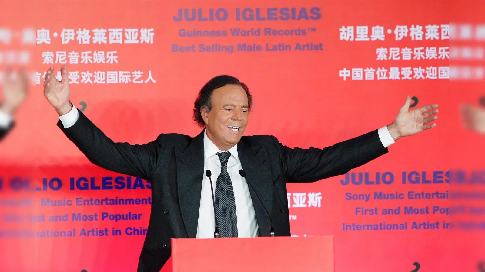 Julio Iglesias lebt seit Langem zurückgezogen in der Karibik. (Archivbild) (Foto: How Hwee Young/EPA/dpa)