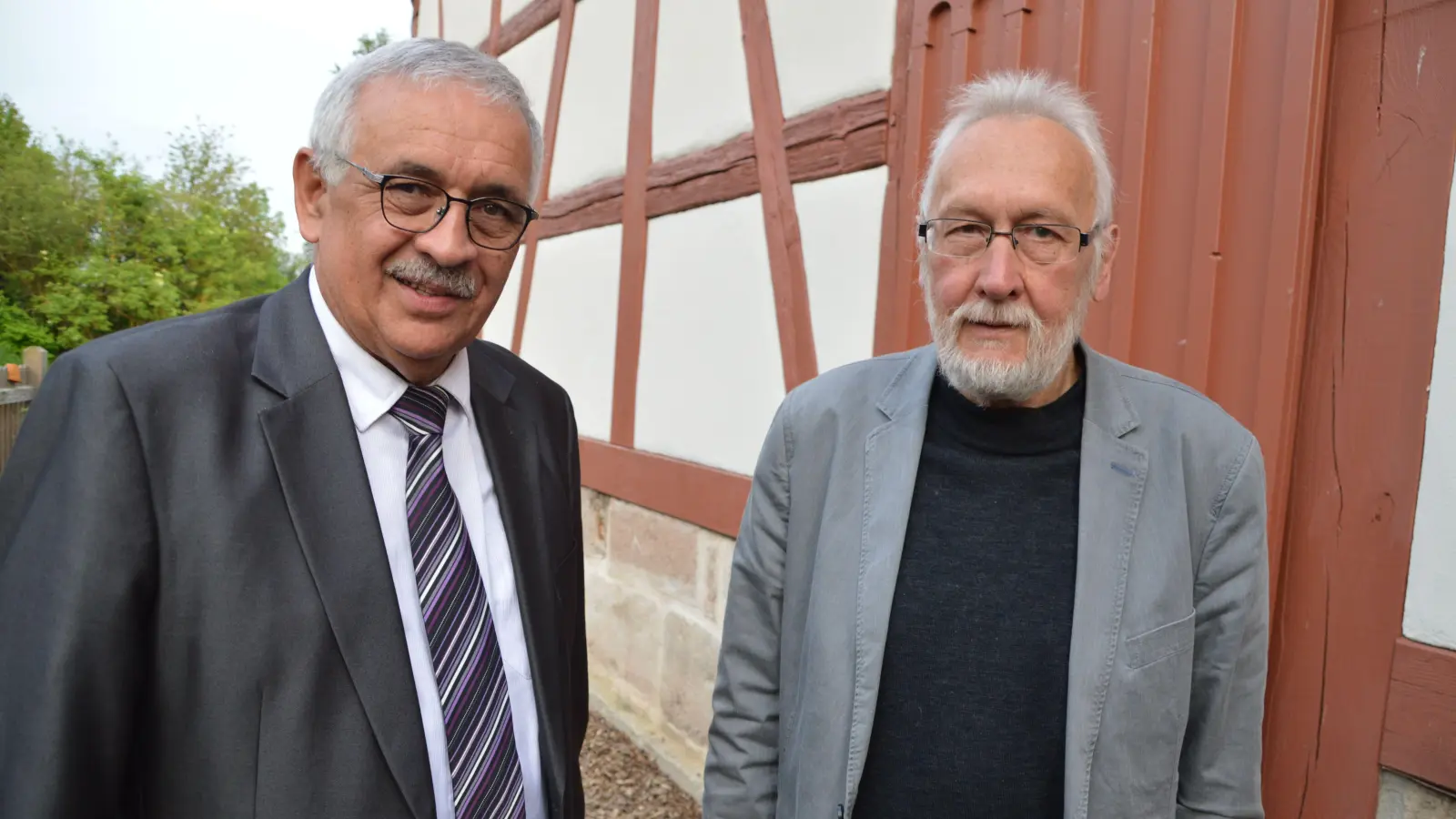 Das „Star“-Duo des historischen Abends: Helmut Reiß (links) und Heinz Kühlwein nahmen die Gäste mit auf eine Zeitreise. (Foto: Johannes Zimmermann)