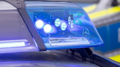 Die Polizei sucht nach der Frau und ihrem Begleiter. (Symbolbild) (Foto: Daniel Karmann/dpa)