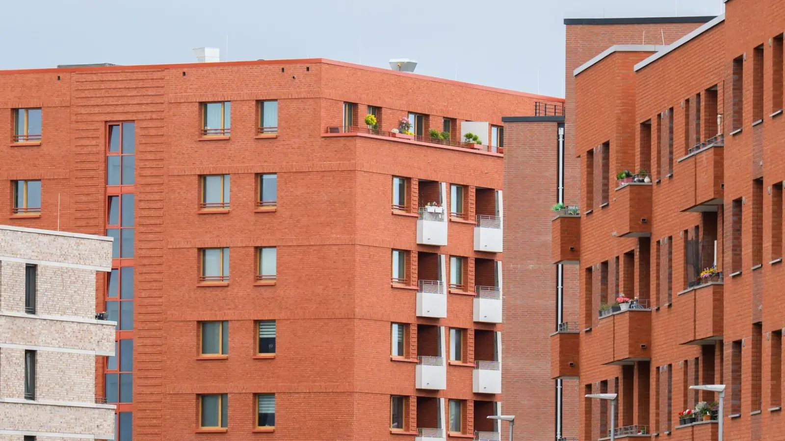 Mehr Single-Haushalte und steigende Immobilienpreise: Neubauwohnungen werden wieder kleiner. (Symbolbild) (Foto: Julian Stratenschulte/dpa)